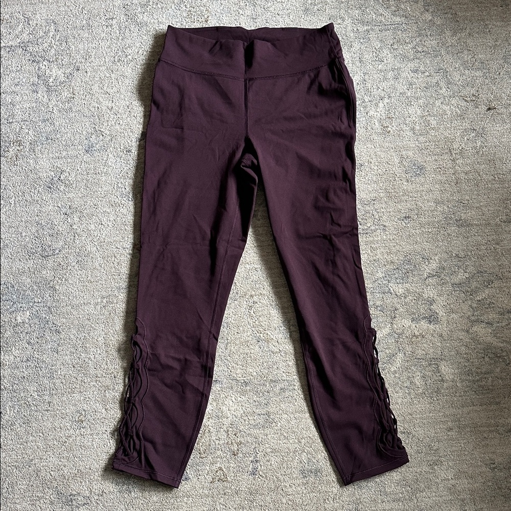 Lululemon women’sTied To It 7/8 tight
Size 10
Color: Goodnight plum
